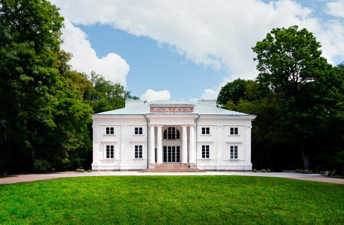 Palac Cielesnica Exteriér fotografie