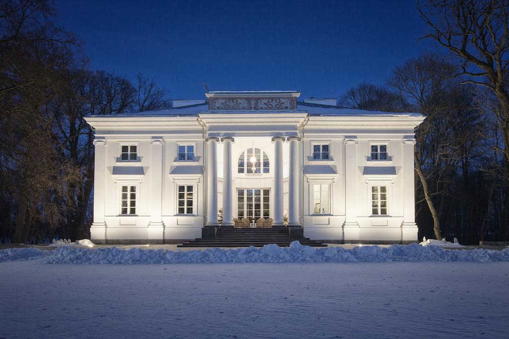 Palac Cielesnica Exteriér fotografie